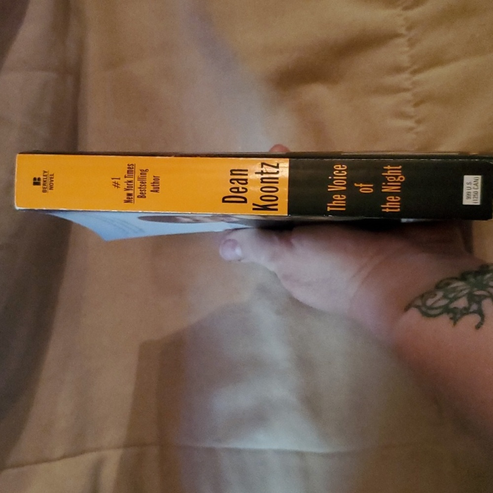 GUC:  Dean R. Koontz Books - Picture 15 of 17